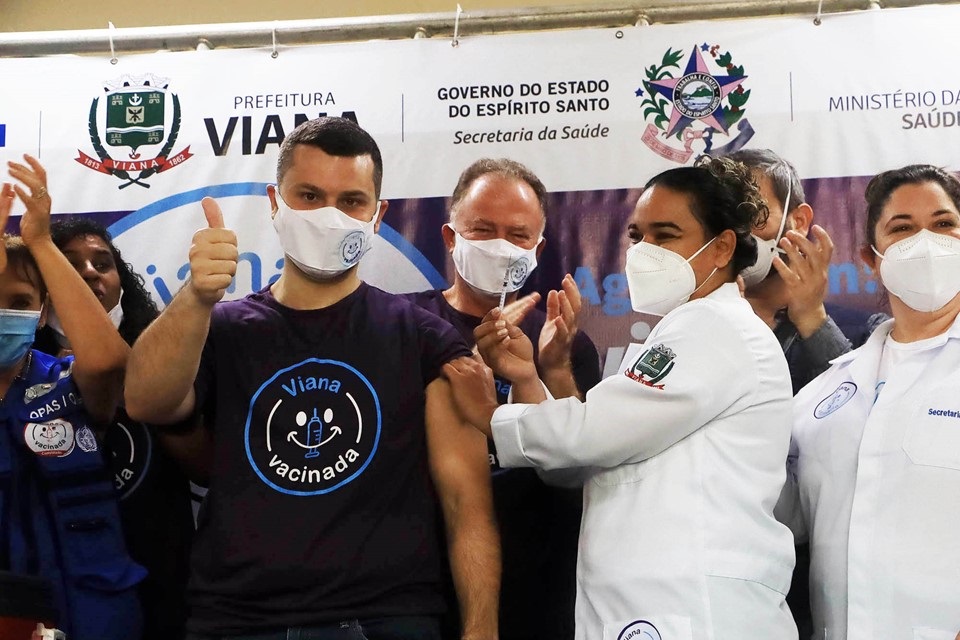 Moradores de Viana de 18 a 49 anos recebem vacina contra a Covid-19 1