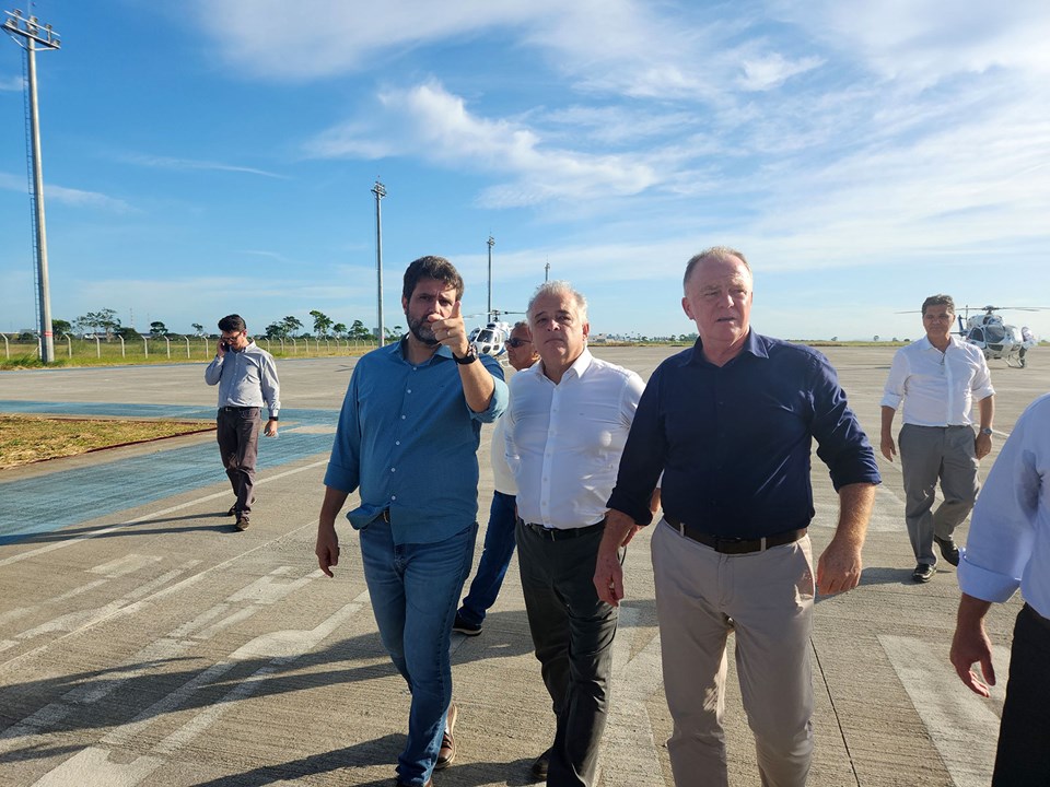 Ministro visita obras do terminal de passageiros do Aeroporto Regional de Linhares 1