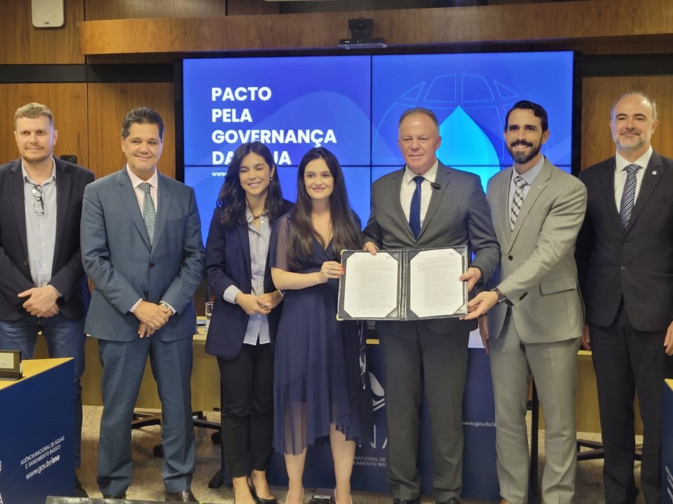 Governador Casagrande assina pacto pela governança da água no Estado 1